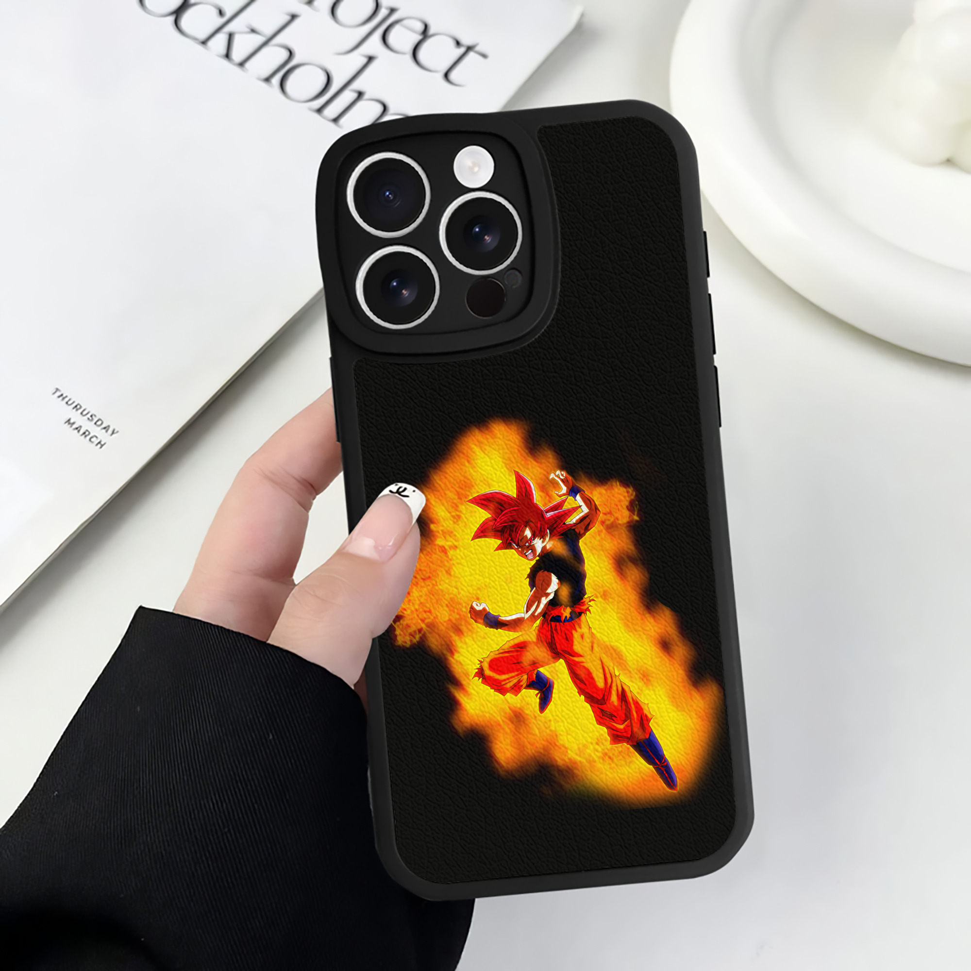 （画像用） ドラゴンボール 孫悟空（そん ごくう）Son Goku カカロット DRAGON BALL Kakarotto 【iPhone 16シリーズ対応】シリコンスマホケース（レザー調） 材質：シリコン